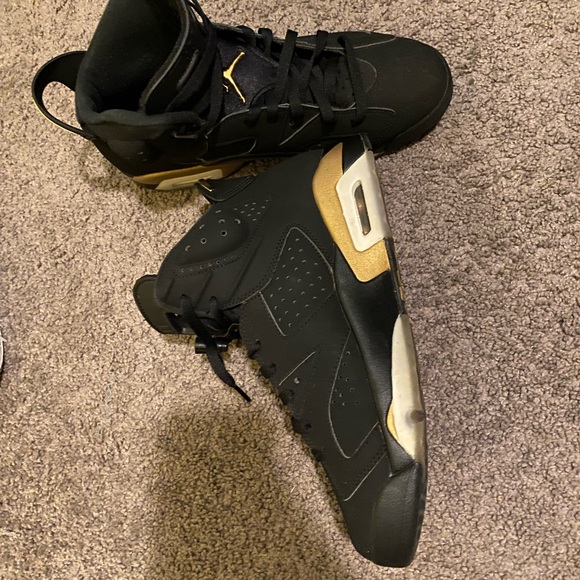 Jordan retro 6 metallic and gold - Picture 3 of 4